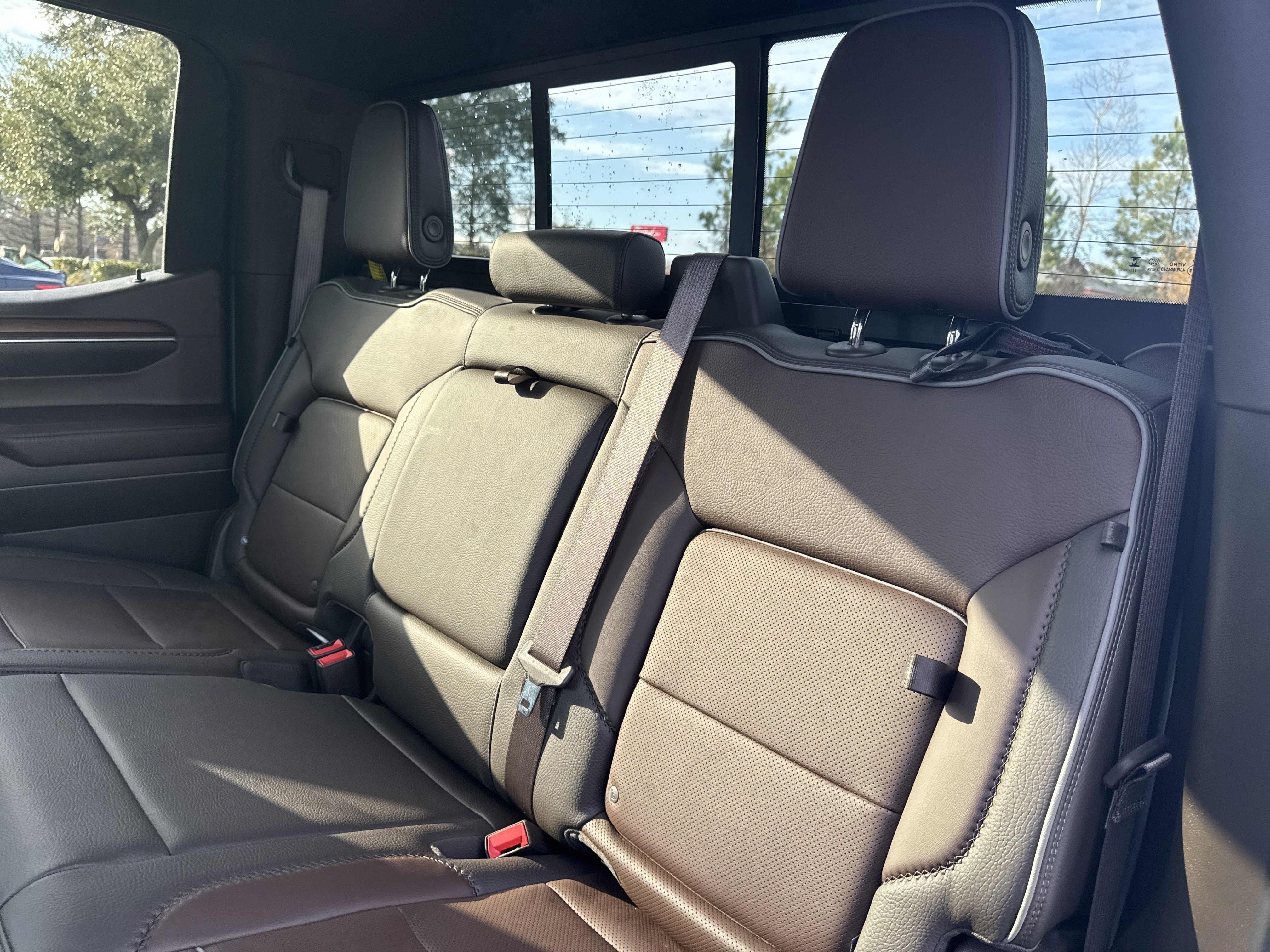 Used 2025 White Frost Tricoat GMC Denali image 25