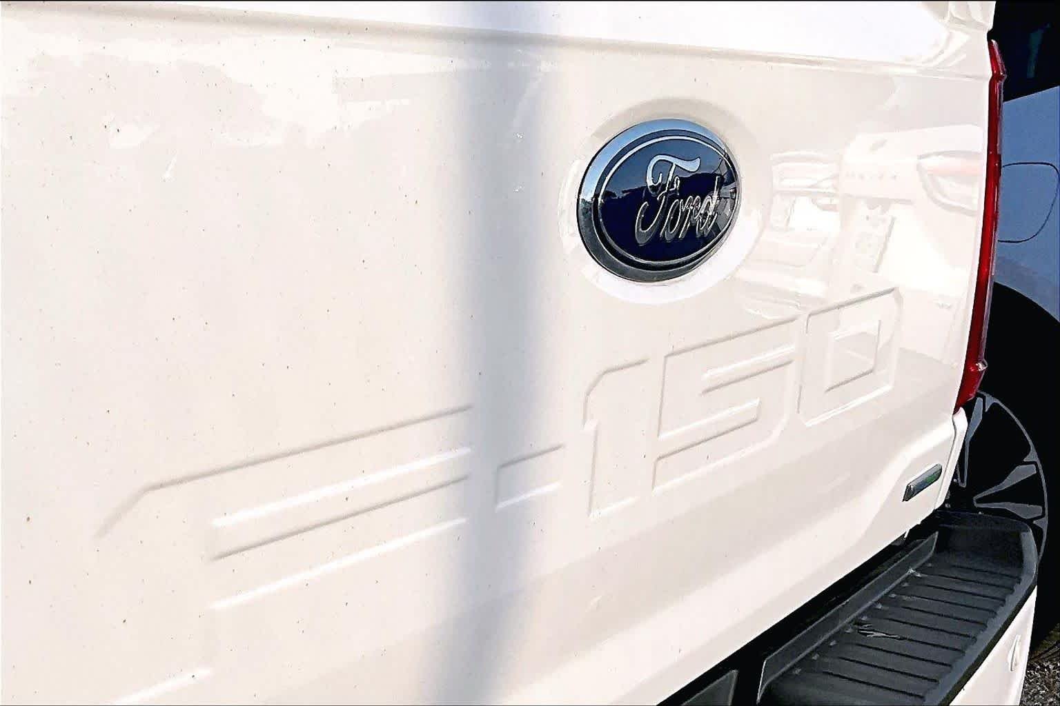 Used 2023 Oxford White Ford XLT image 10