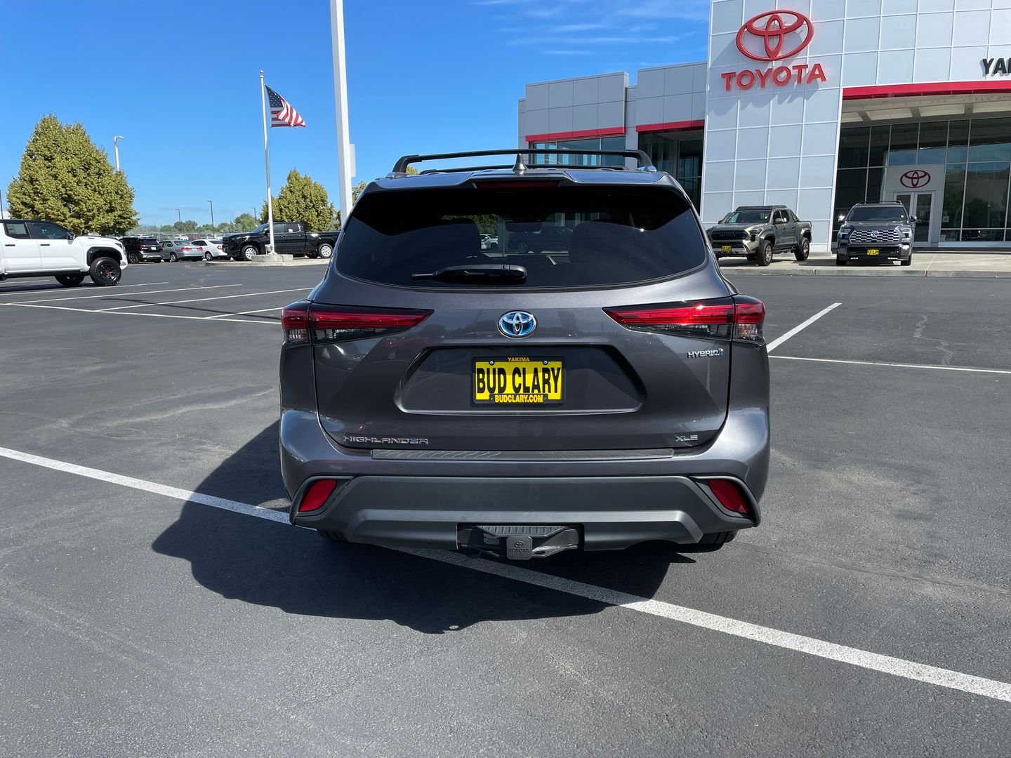 Used 2021 Gray Toyota XLE image 4