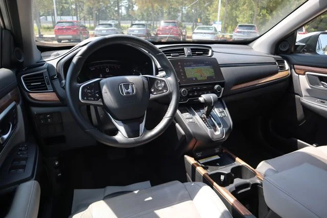 Used 2020 Lunar Silver Metallic Honda Touring image 25