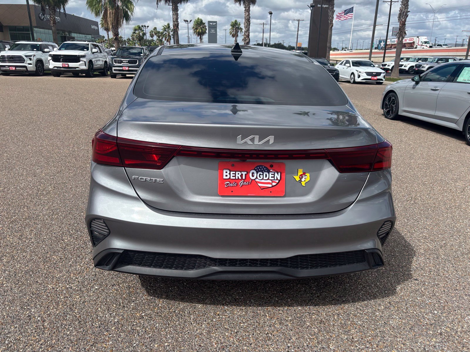 Used 2023 Gray Kia LXS image 5
