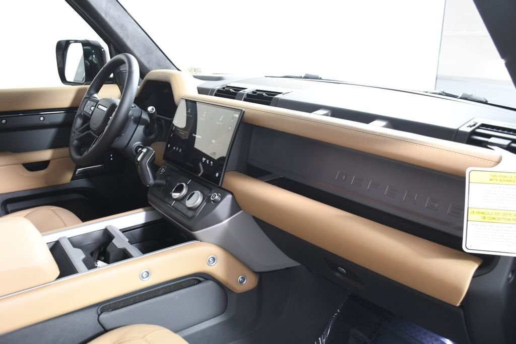 New 2026 Santorini Blk Land Rover X image 19