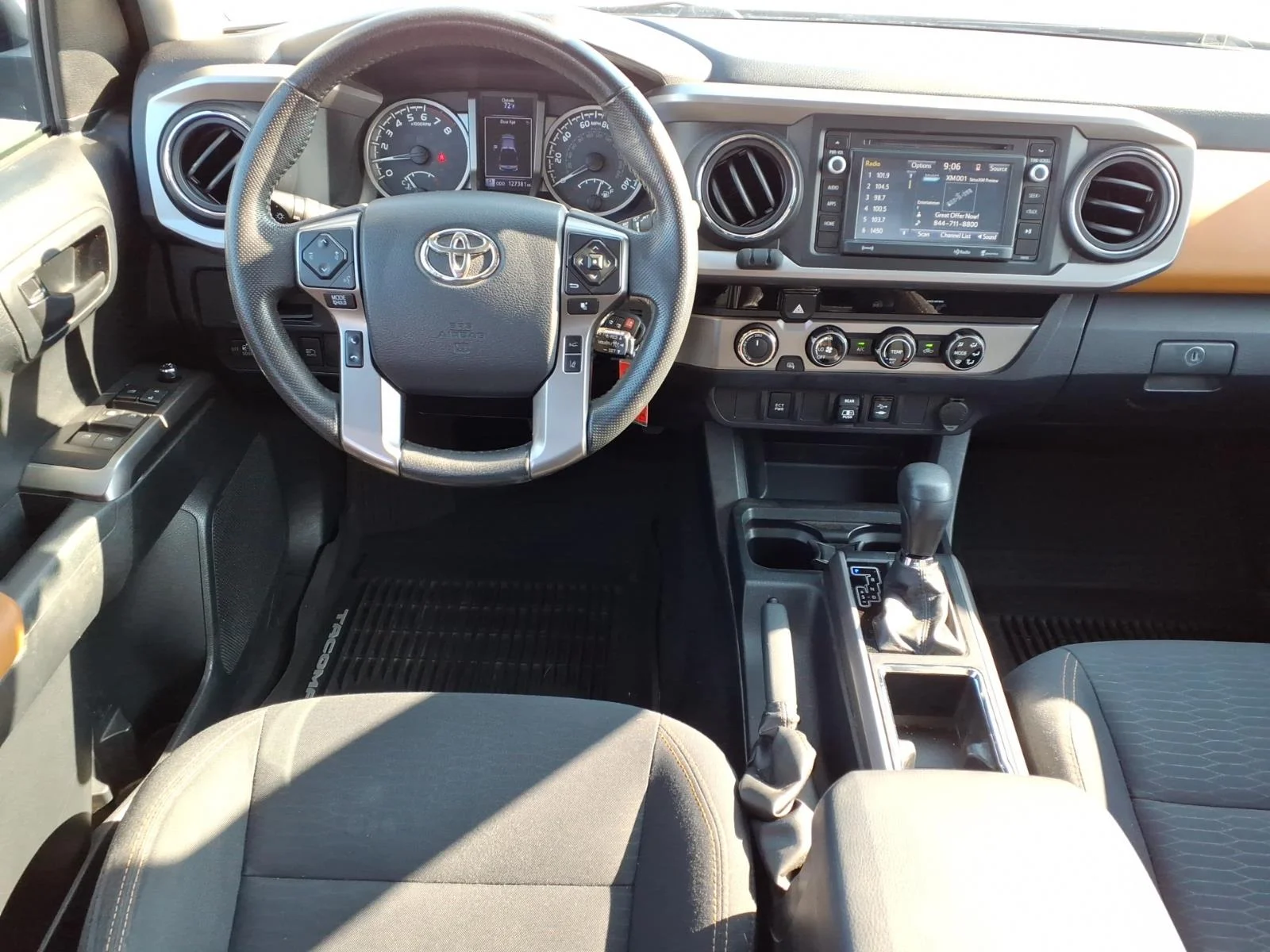 Used 2018 White Toyota  image 3
