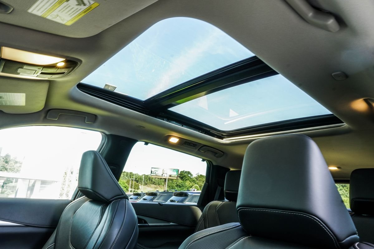 Used 2025 White INFINITI LUXE image 41