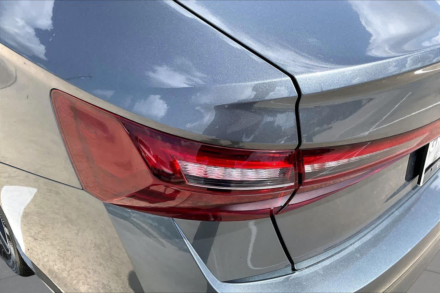 Used 2025 Platinum Gray Metallic Volkswagen SE image 28