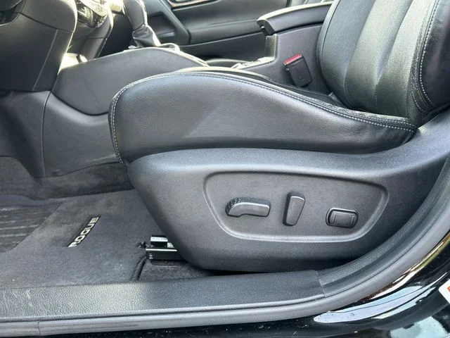 Used 2018 Magnetic Black Nissan SL image 28