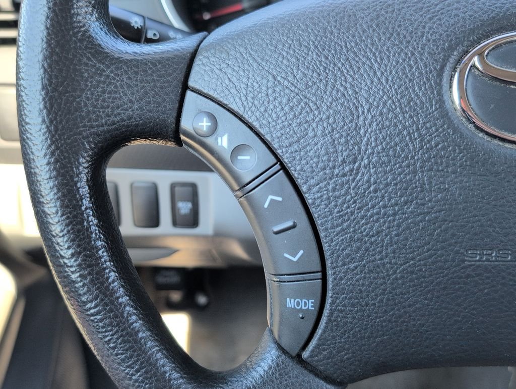 Used 2009 Silver Toyota Base image 13