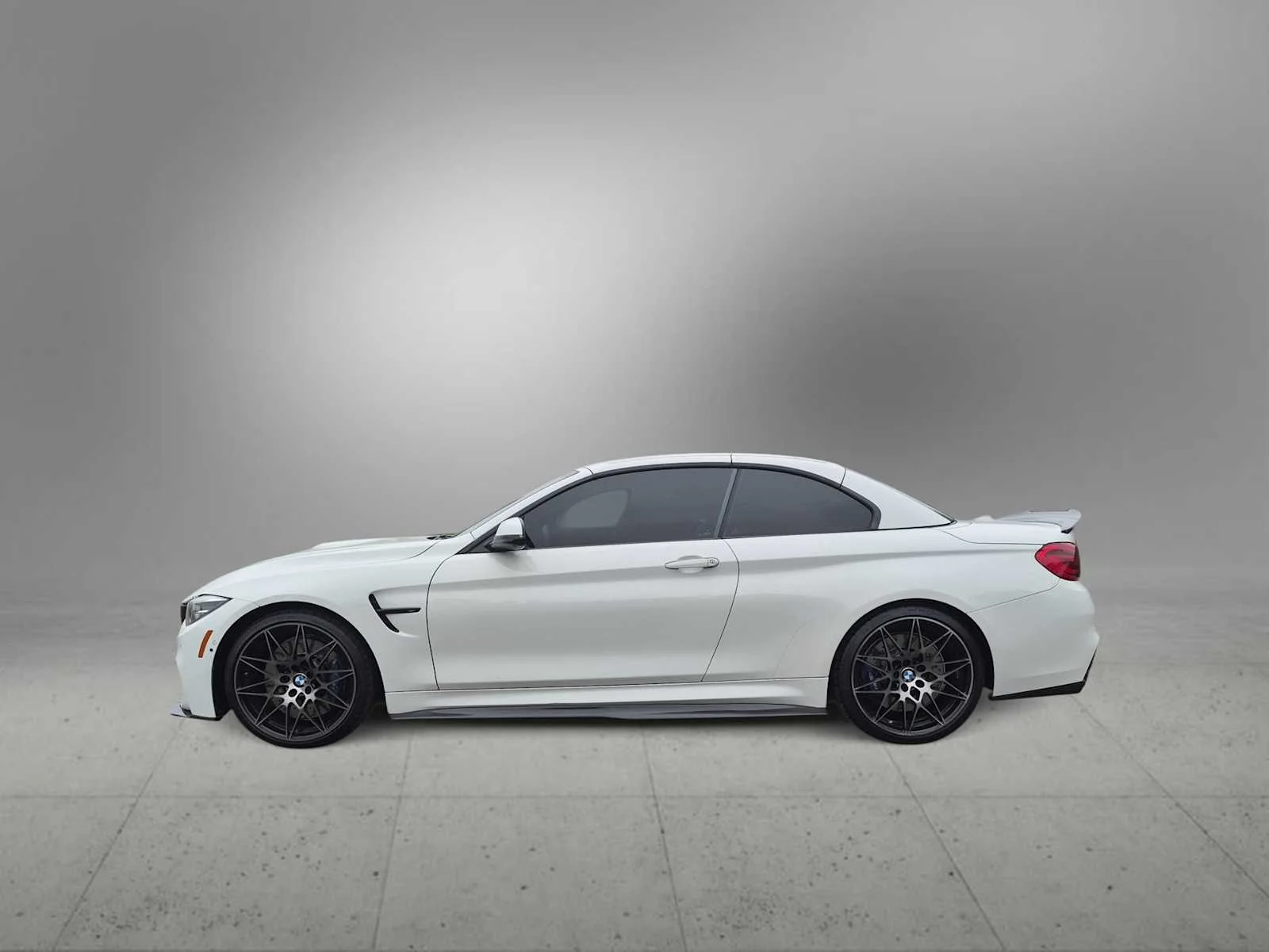 Used 2018 Alpine White BMW  image 5