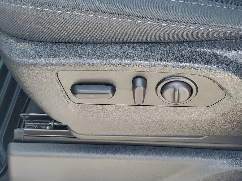 Used 2020 SUMMIT WHITE GMC SLE image 16