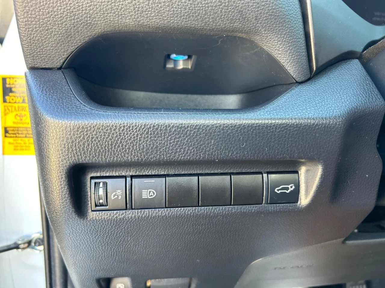 Used 2019 White Toyota Hybrid XSE image 15