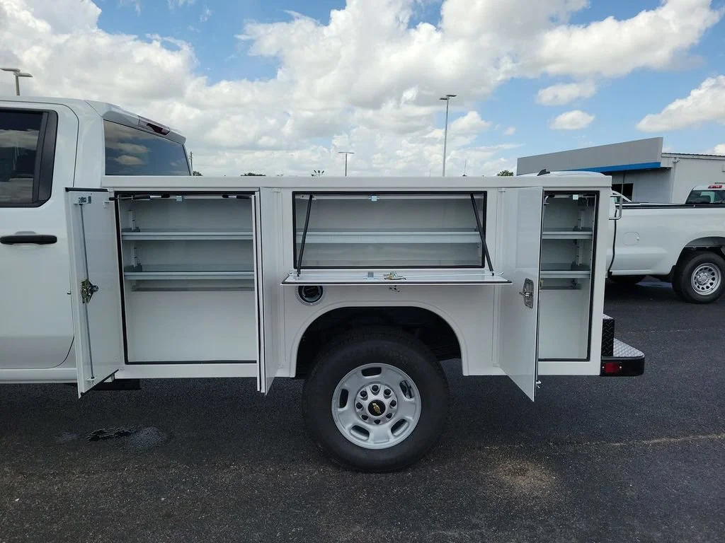New 2026 Summit White Chevrolet WT image 21