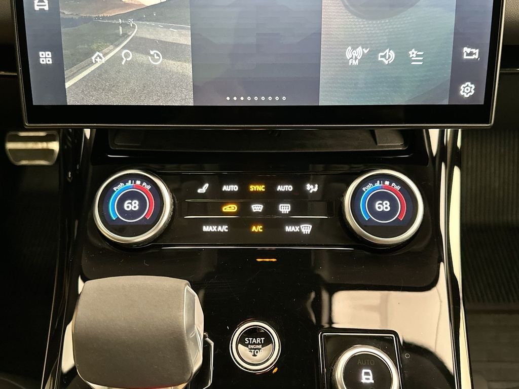 Used 2023  Land Rover SE Dynamic image 25