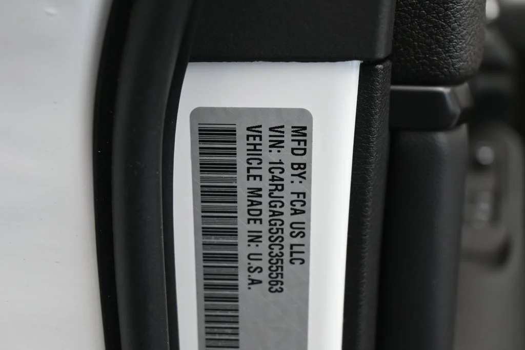 Used 2025 Bright White Clearcoat Jeep Laredo X image 17