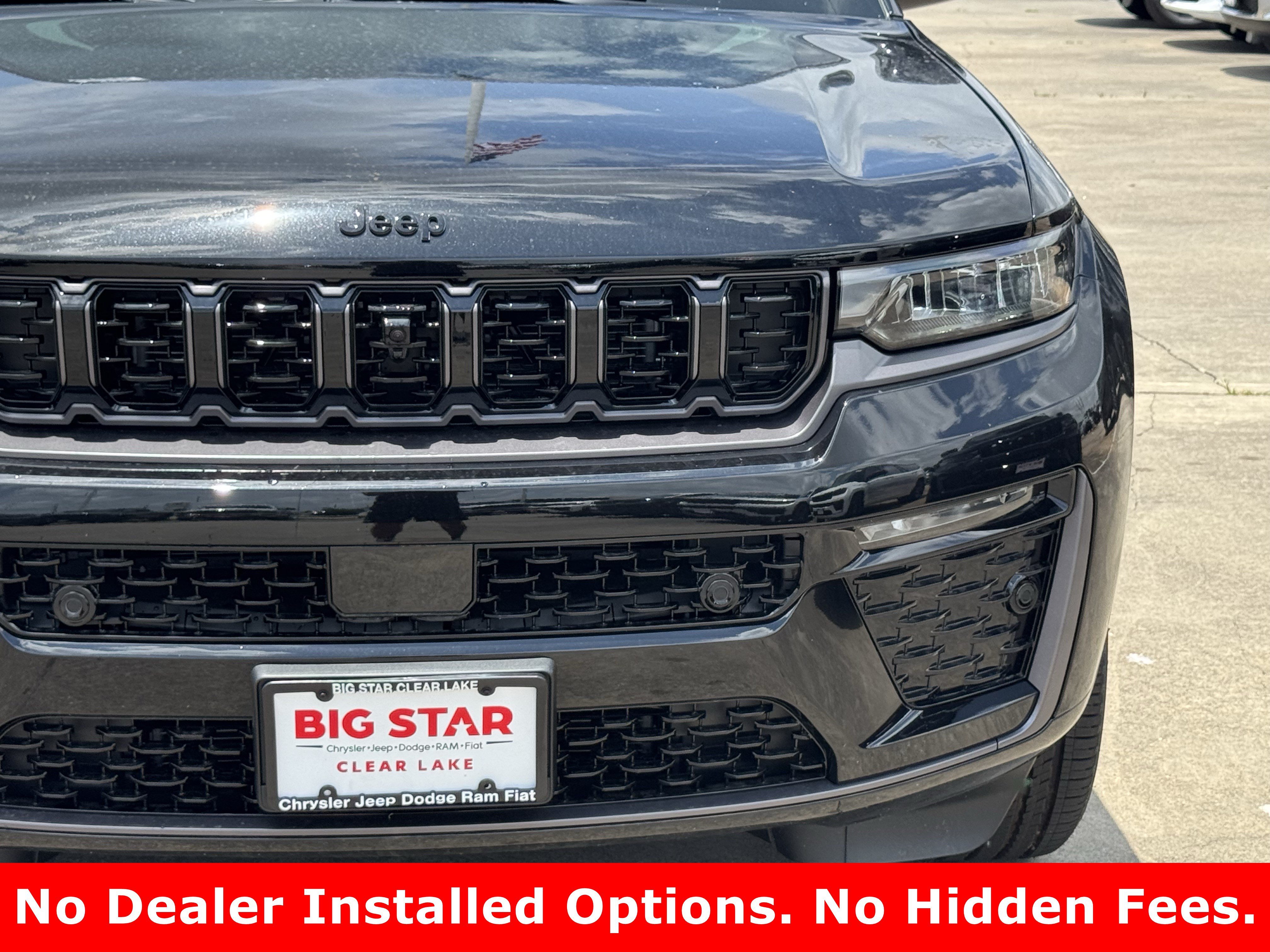 New 2026 Diamond Black Crystal Pearl-Coat Exterior Paint Jeep Limited Reserve image 4