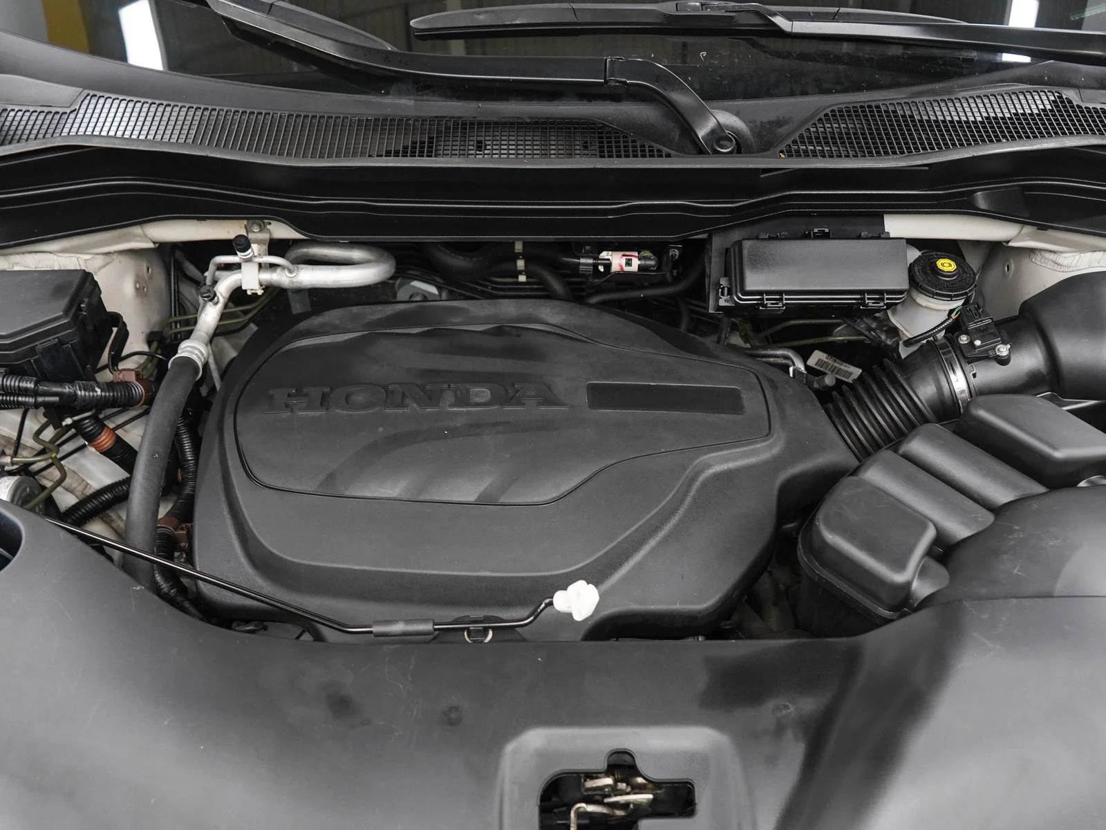 Used 2018 White Diamond Pearl Honda exl image 32