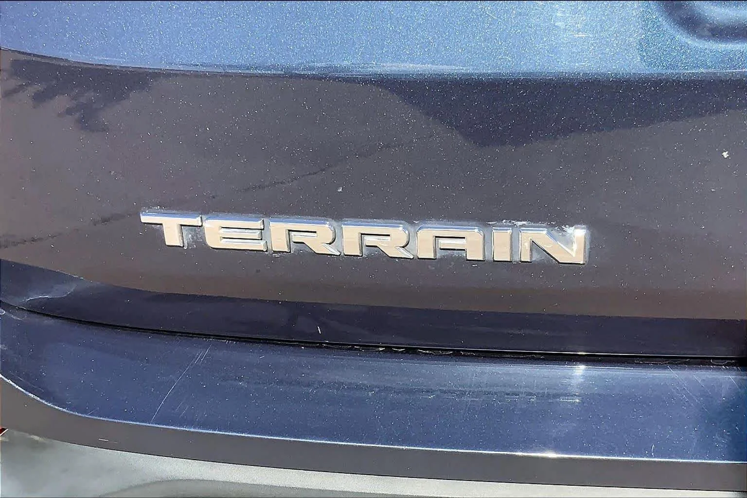 Used 2019 BLUE STEEL METALLIC GMC SLE image 10