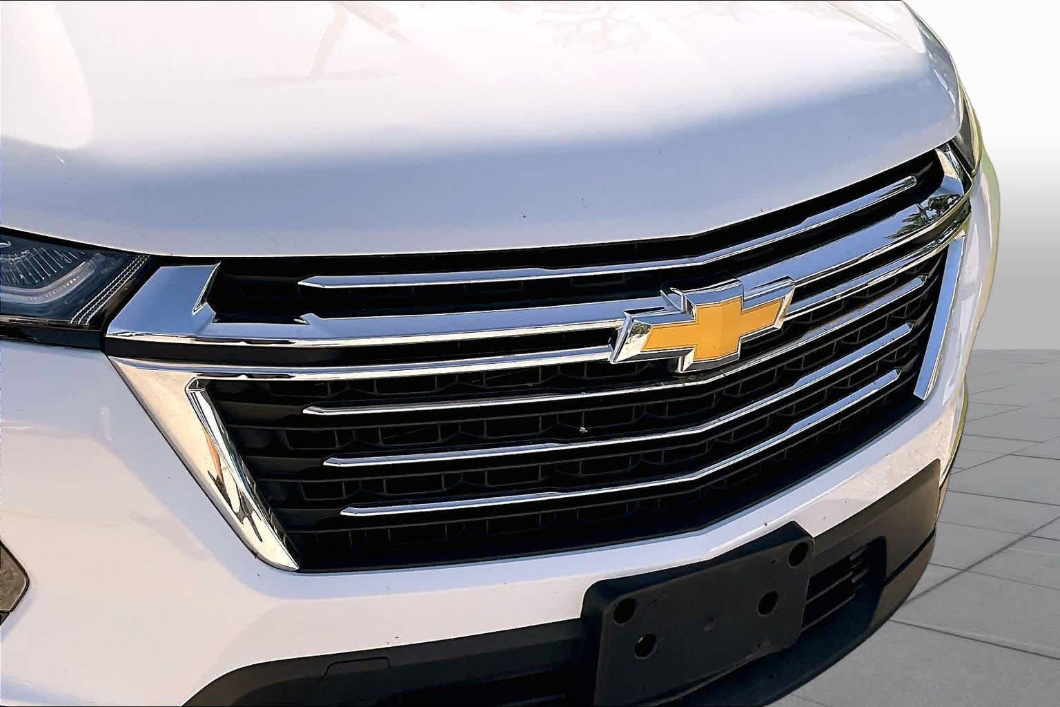 Used 2023 Summit White Chevrolet LT Cloth image 27