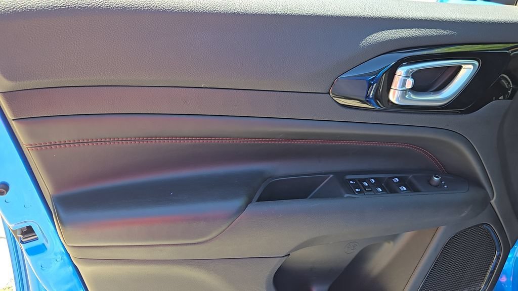Used 2025 Hydro Blue Pearlcoat Jeep Trailhawk image 7