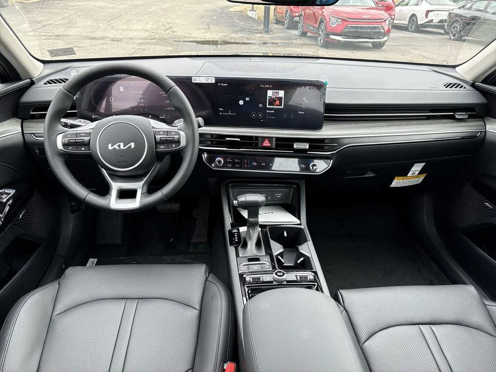 2025 Kia K5 EX - Photo 29