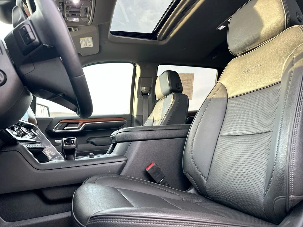 Used 2023 Silver GMC Denali image 9