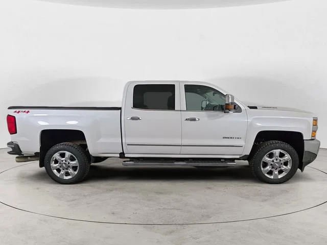 Used 2019 IRIDESCENT PEARL TRICOAT Chevrolet LTZ image 6