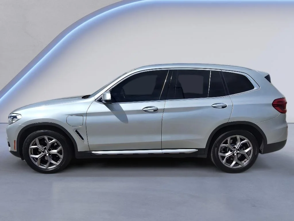 Used 2021 Glacier Silver Metallic BMW xDrive30e image 2