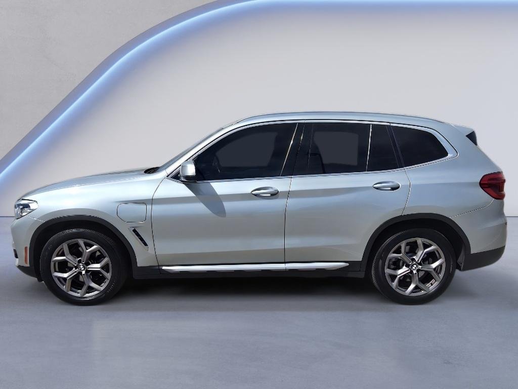 Used 2021 Glacier Silver Metallic BMW xDrive30e image 2