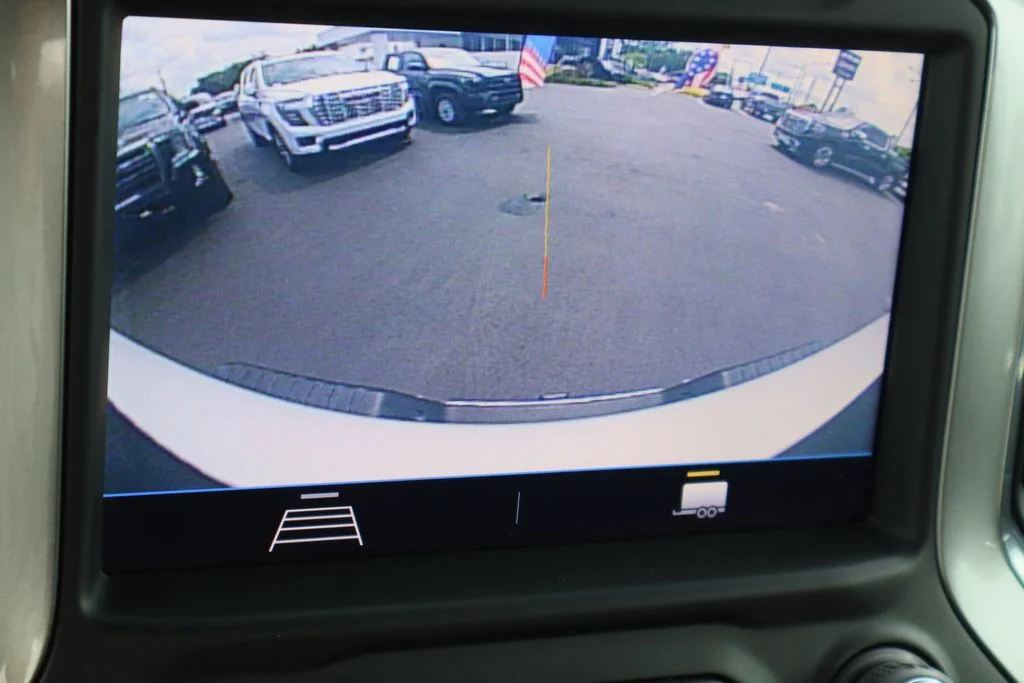 Used 2022 White Chevrolet LT image 17