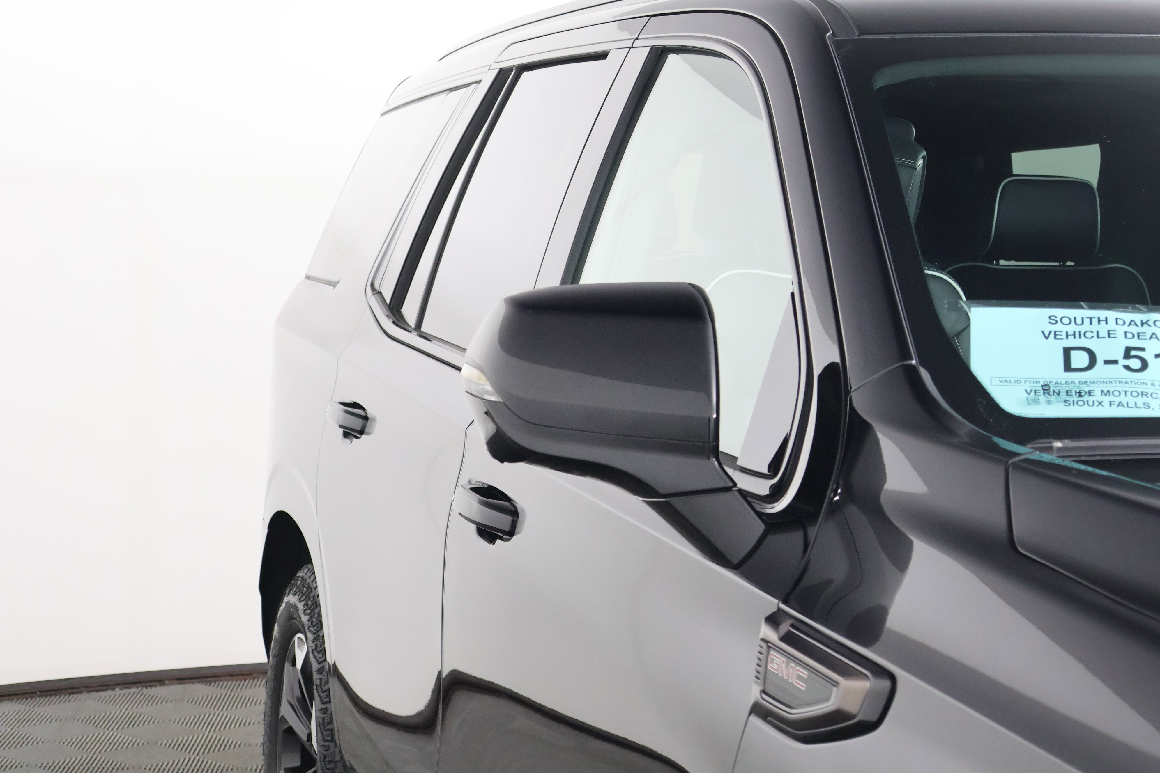 2025 GMC Yukon AT4 Ultimate - Photo 14