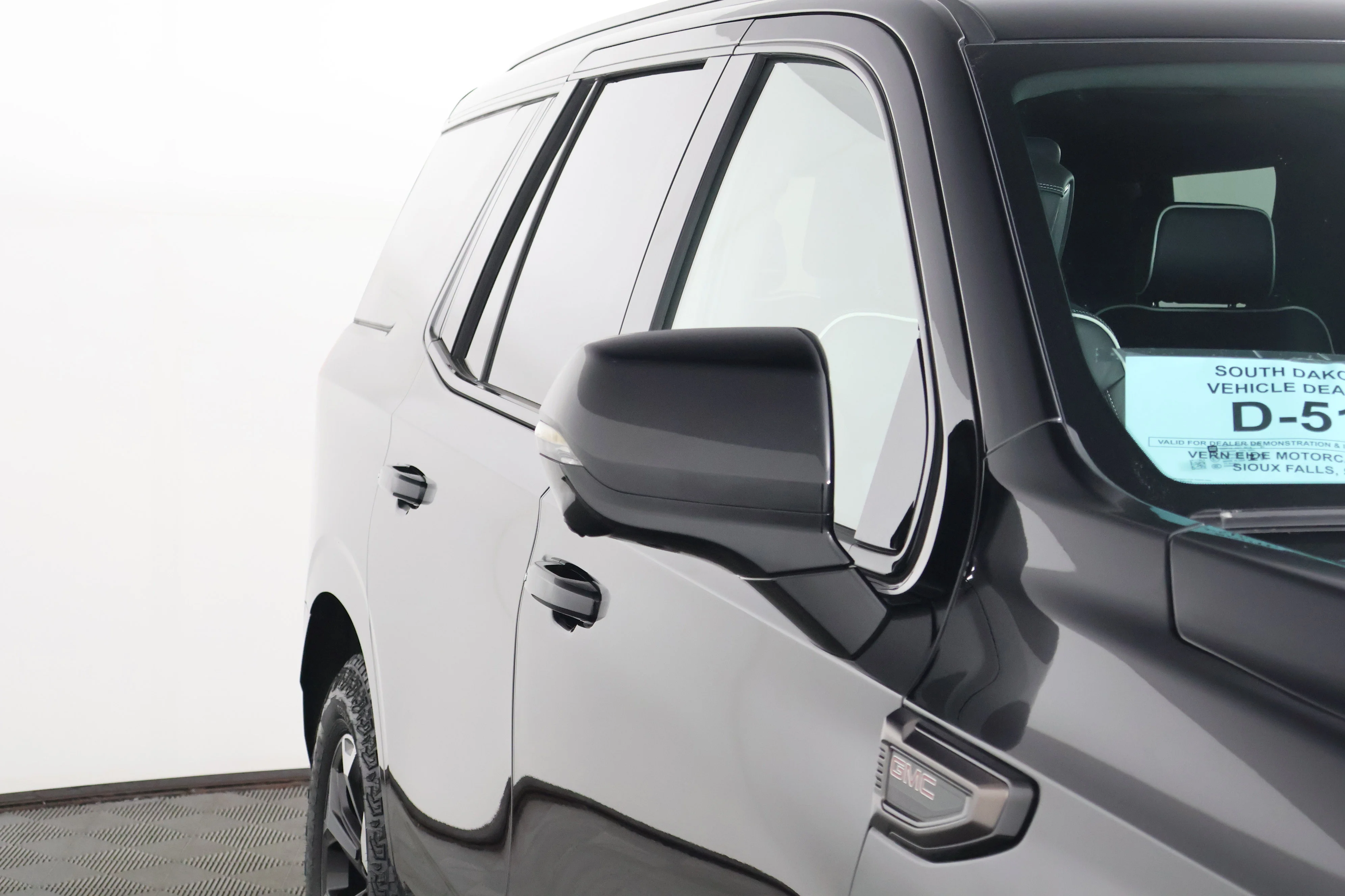 2025 GMC Yukon AT4 Ultimate - Photo 14