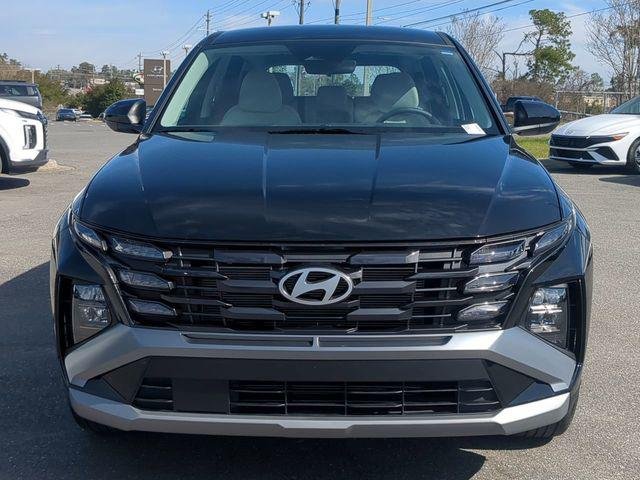New 2025 Black Hyundai SE FWD image 9