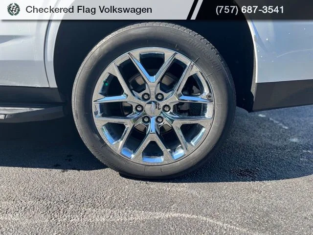Used 2023 Iridescent Pearl Tricoat Chevrolet Premier image 5