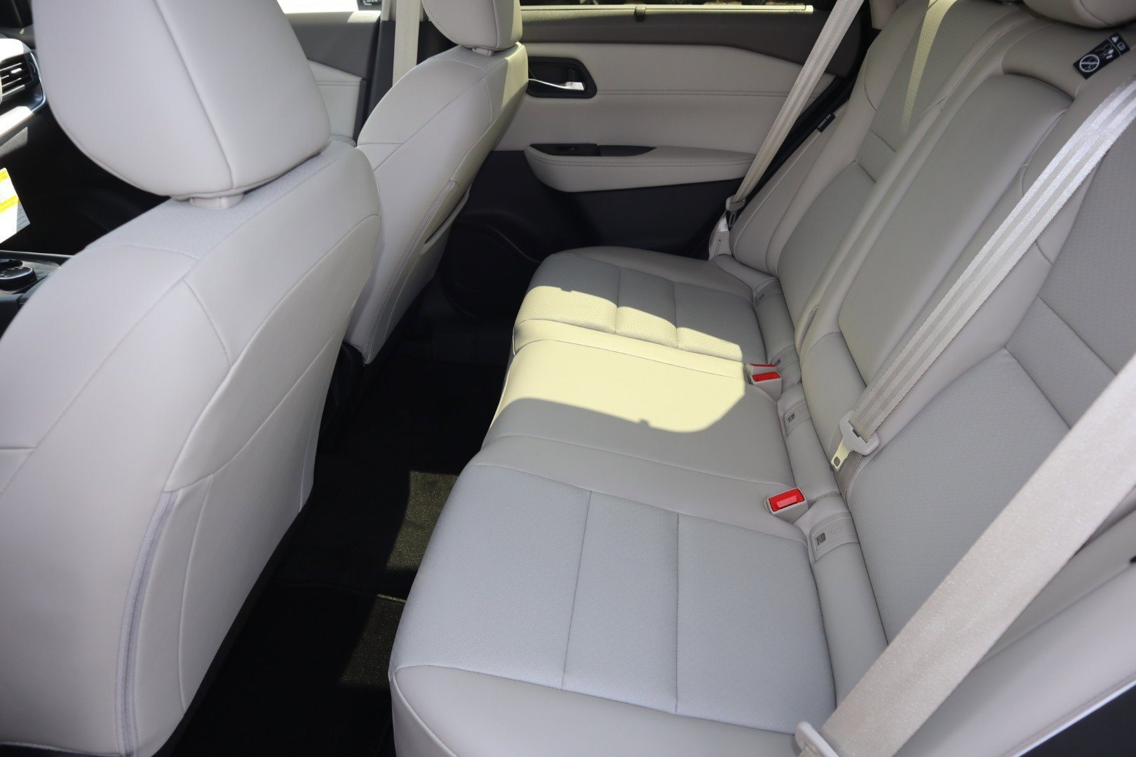 2026 Nissan Rogue SV - Photo 17