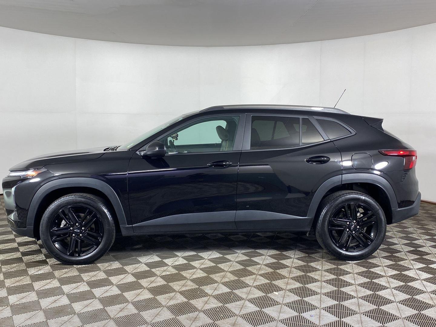Used 2025 Mosaic Black Metallic Chevrolet ACTIV image 2