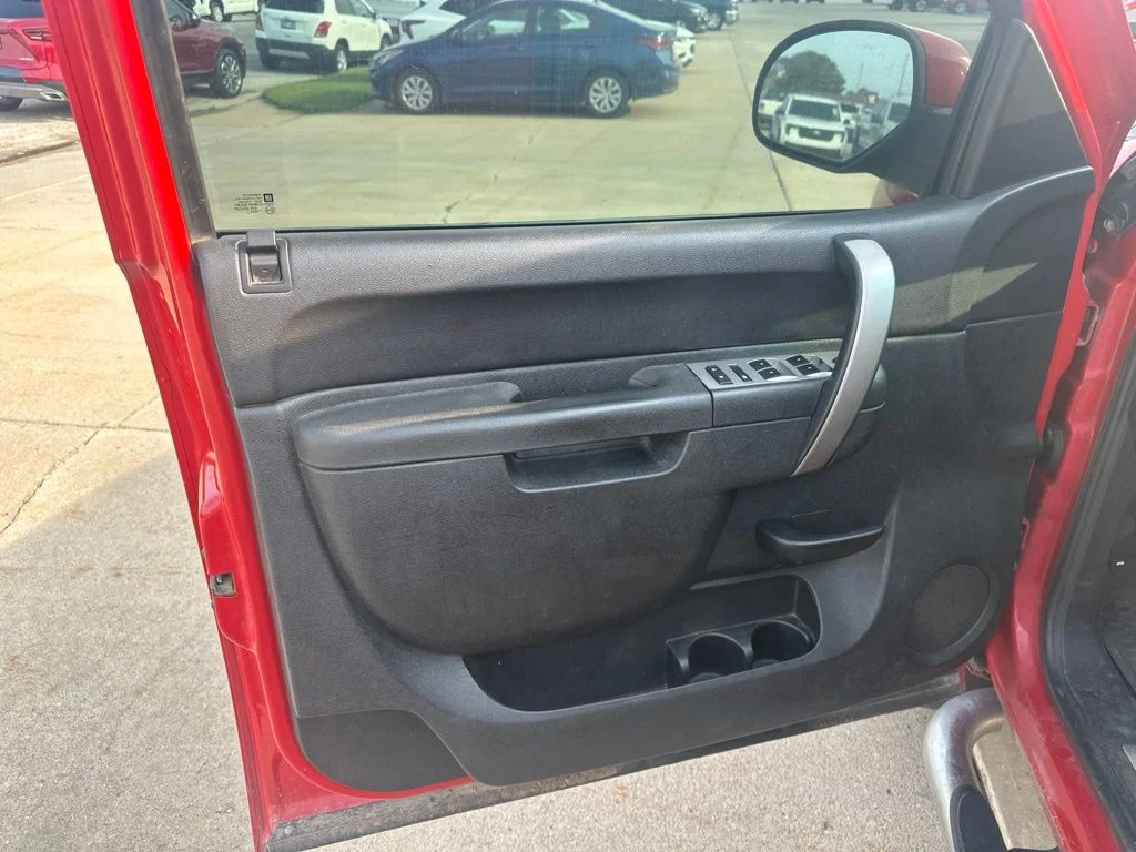Used 2011 Red Chevrolet LT image 6