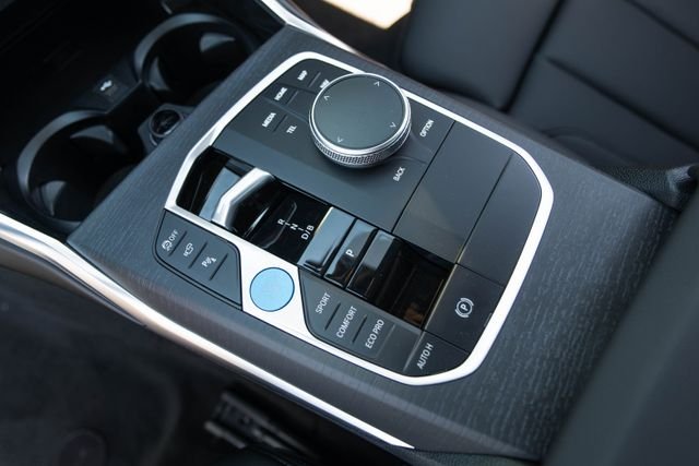 New 2026 Skyscraper Grey Metallic BMW xDrive40 image 27