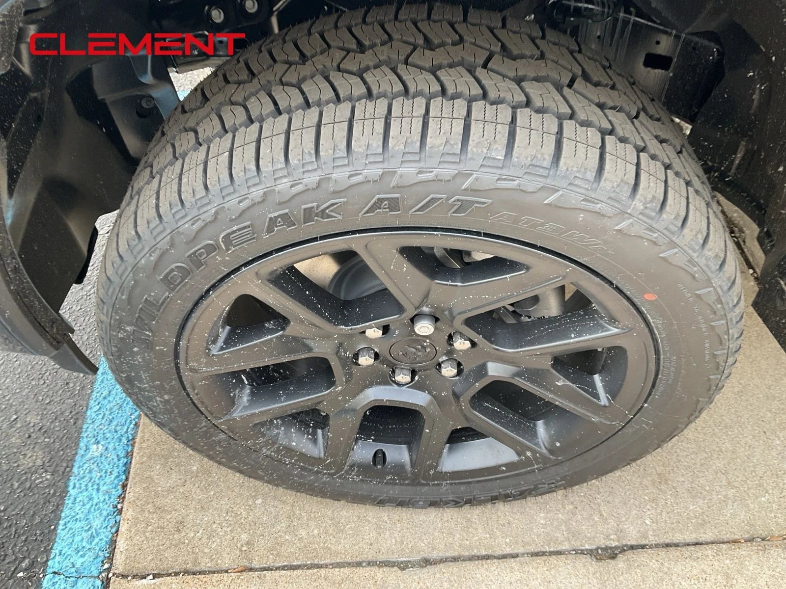 New 2026 Diamond Black Crystal Pearl-Coat Exterior Paint RAM Laramie image 7