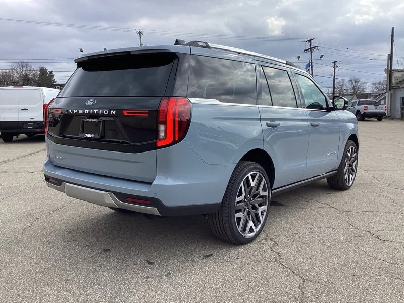 New 2026 Glacier Gray Metallic Tri-Coat Ford Platinum® image 8