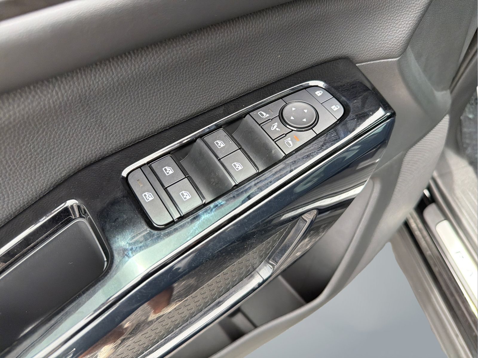 New 2026 Black Nissan Platinum image 31