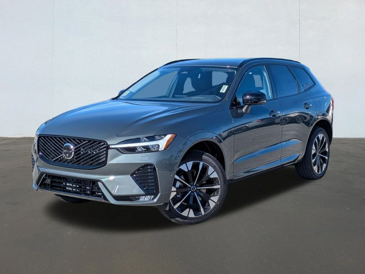 2026 Volvo XC60 B5 Plus Dark AWD's photo