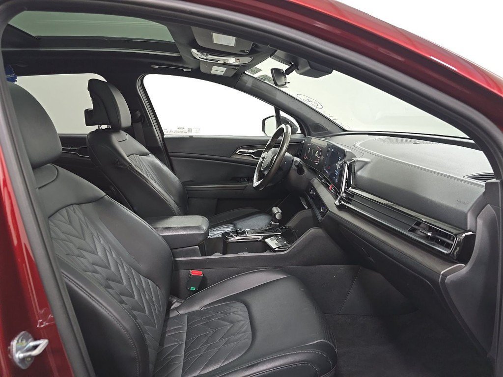 Used 2023 Red Kia X-Line image 8