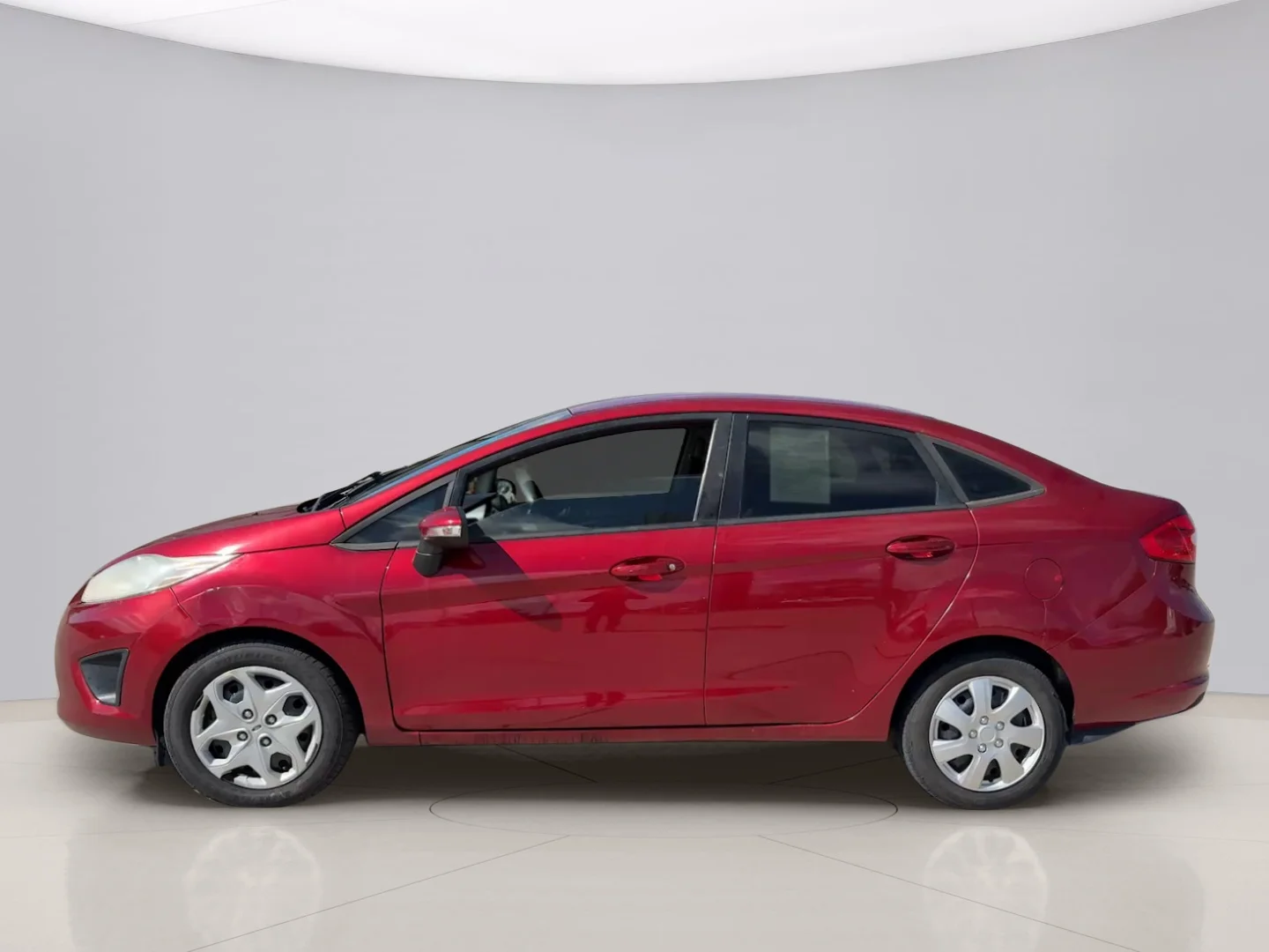 Used 2013 Red Ford SE image 2