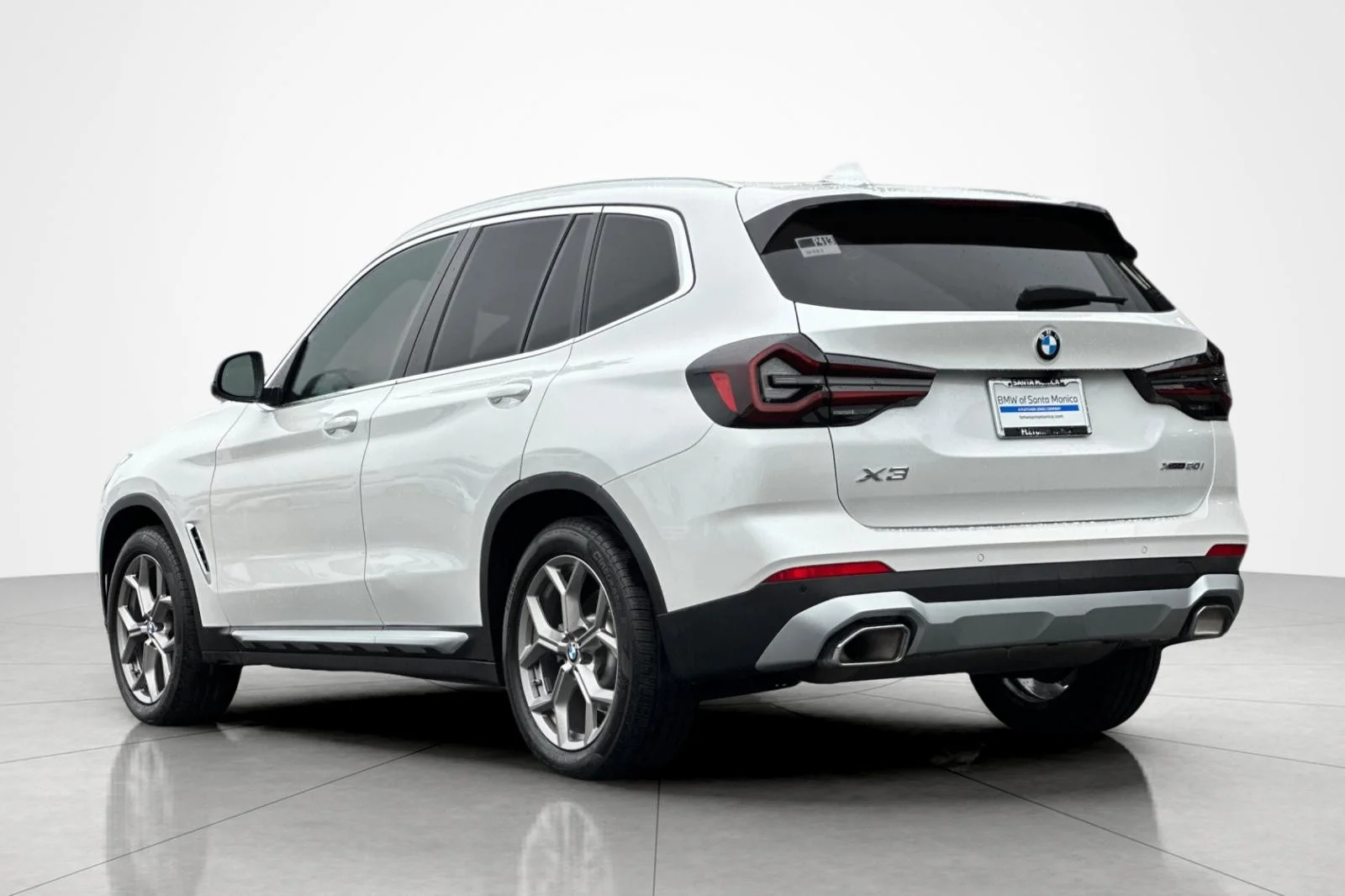 Used 2022 Mineral White Metallic BMW xDrive30i image 3