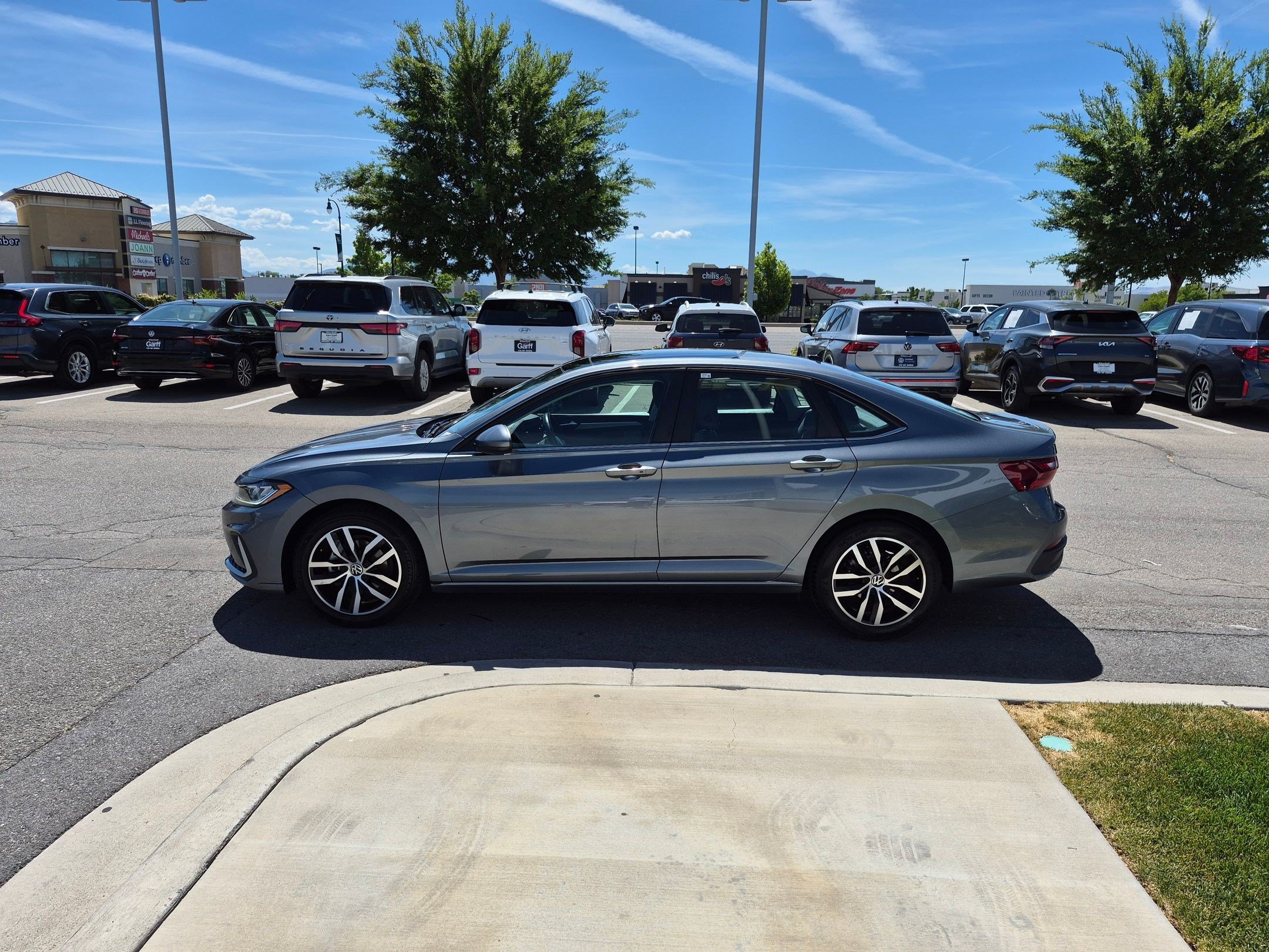Certified Used 2025 Platinum Gray Metallic Volkswagen SE image 8