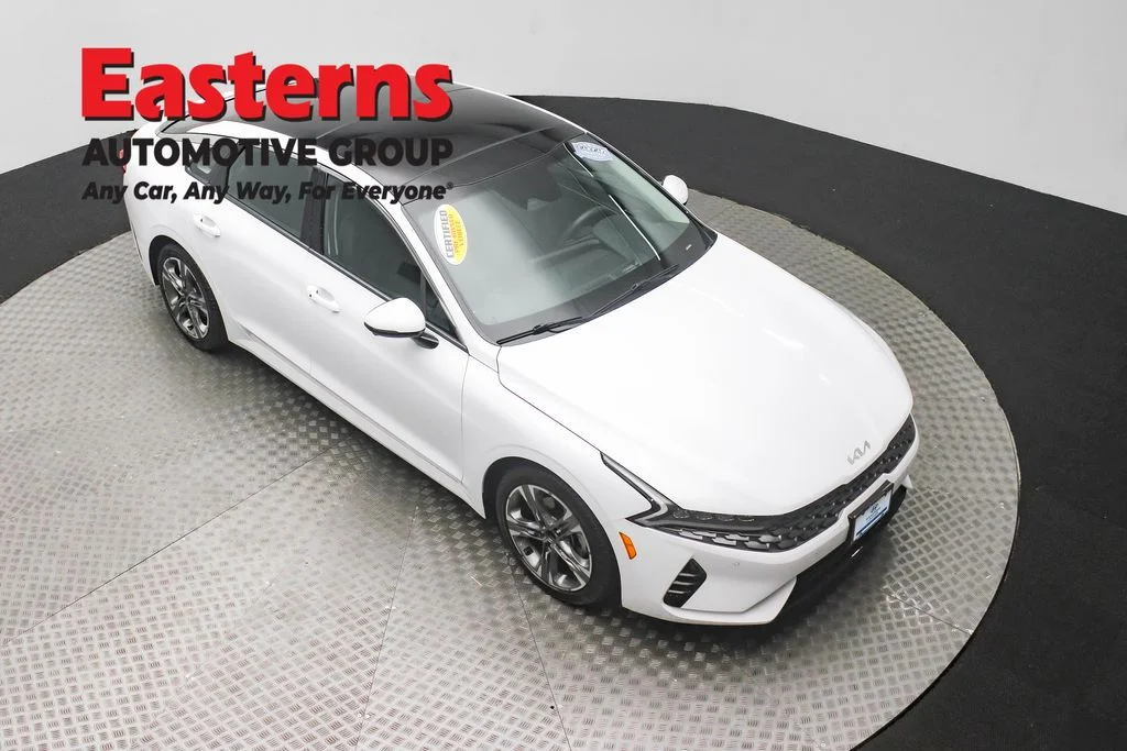 Used 2022 White Kia EX image 3