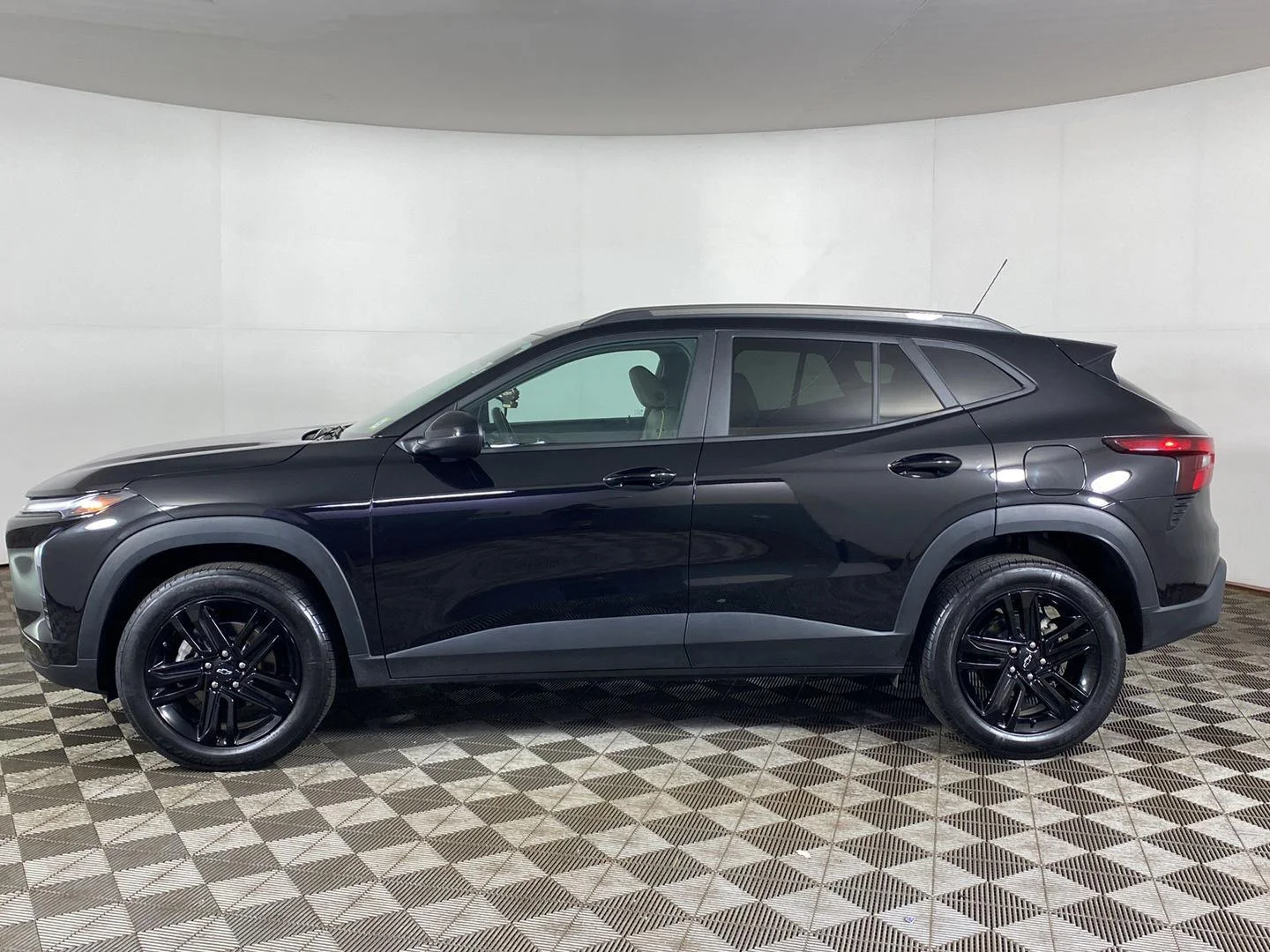 Used 2025 Mosaic Black Metallic Chevrolet ACTIV image 2