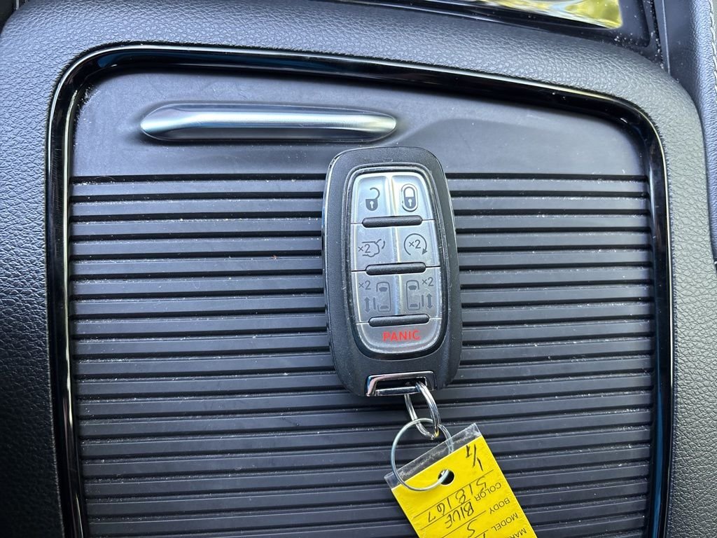 Used 2025 Blue Chrysler Limited image 18