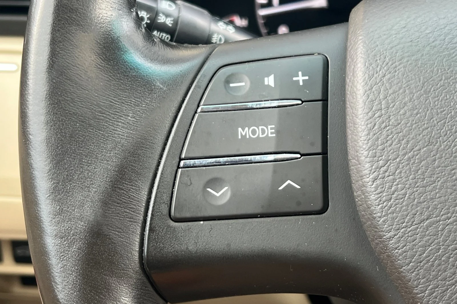 Used 2011 Starfire Pearl Lexus 4DR AWD image 26