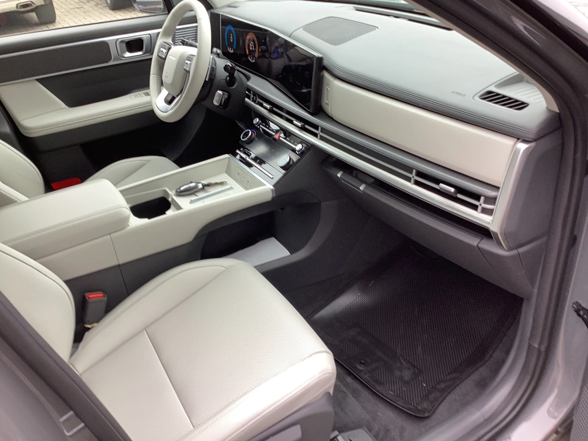 New 2026 Hampton Gray Hyundai SEL image 14