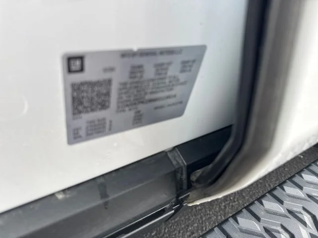 Used 2021 White Chevrolet Z71 image 34